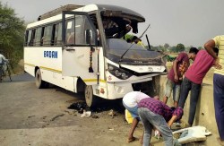 हादसा : मोबाइल पर हंस-हंस कर बात कर रहा था ड्राइवर, फिर जो हुआ… 26 यात्री घायल,
6 की हालत गंभीर - image