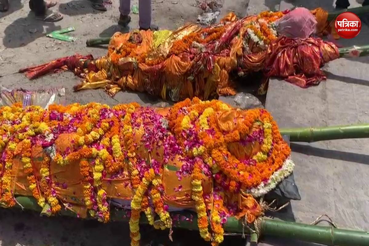Varanasi में मोक्ष के द्वार पर वेटिंग, मणिकर्णिका महाश्मशान पर शवों की लम्बी
कतार