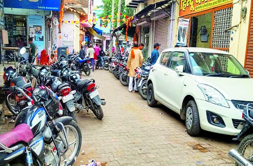 धर्मशालाओं में नहीं पार्किंग की व्यवस्था