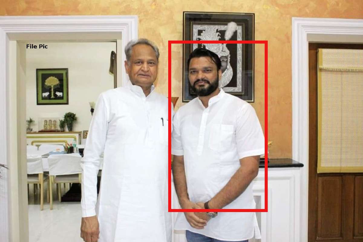 Rajasthan Politics : चुनाव से ऐन पहले बाहर आया फोन टैपिंग प्रकरण का ‘जिन्न’,
गहलोत के Ex-OSD आज करेंगे बड़े खुलासे! - image