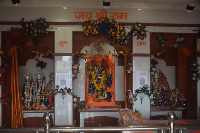 अखण्ड रामायण व सुंदरकांड पाठ का शुभारंभ हुआ। मानस पाठ का यह क्रम मंगलवार को प्रकटोत्सव तक चलेगा। शहर और आसपास स्थित हनुमान मंदिरों में जोरदार तैयारियां की गईं हैं।