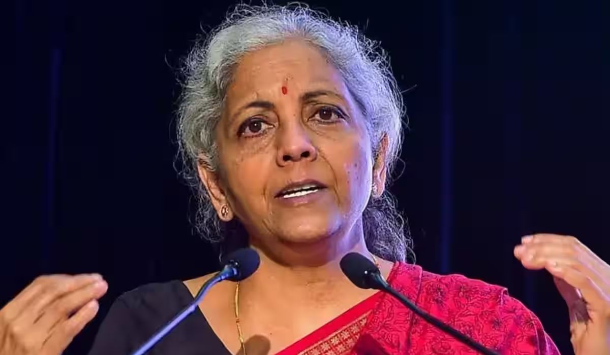 लोकसभा चुनाव के बीच काशी में वित्तमंत्री निर्मला सीतारमण ने किया धर्मशाला का
भू‌मिपूजन, कांग्रेस ने बताया आचार संहिता का उल्लंघन - image