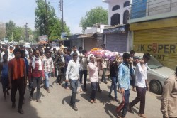 राजस्थान में यहां एक साथ उठी 8 अर्थियां तो मच गई चीख-पुकार, शादी से लौटते वक्त 9
लोगों की गई थी जान - image