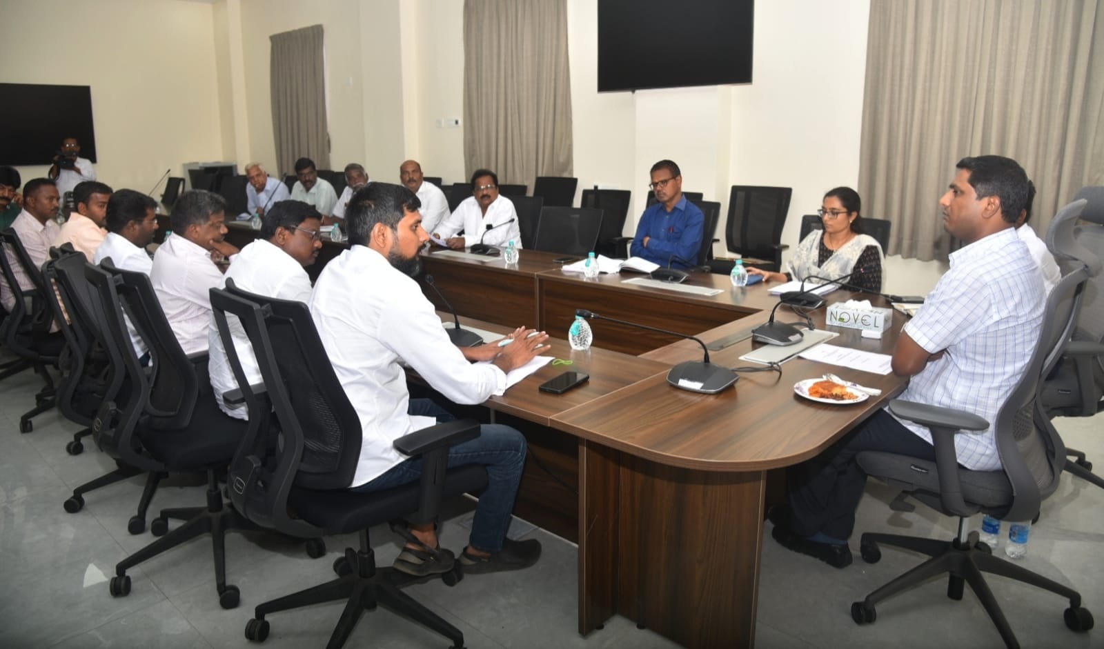 Loksabha Election 2024: नेल्लोर एसपी ने मतदान केन्द्रों का दौरा कर सुरक्षा
व्यवस्था की ली जानकारी - image
