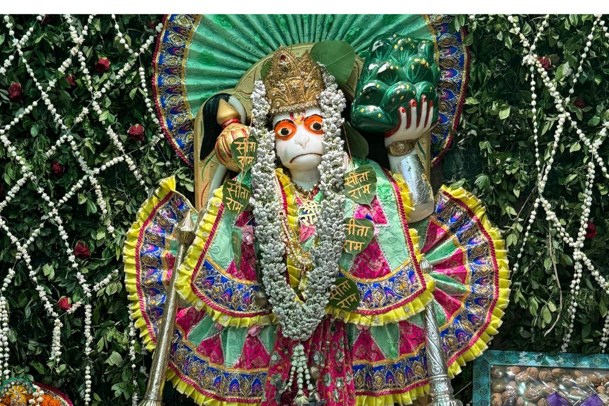 हनुमान जयंती पर जयश्री राम जयकारे से गूंजी नाथनगरी, 700 स्थानों पर एक साथ हजारों
भक्तों ने पढ़ा हनुमान चालीसा - image