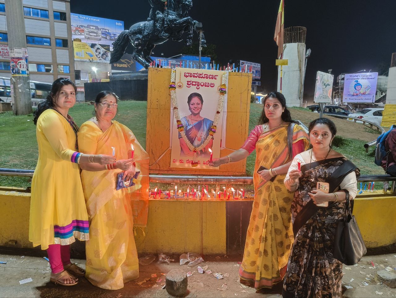कॉलेज परिसर में छात्रा की हत्या मामले में भाजपा महिला मोर्चा ने मोमबत्ती जलाकर
दी श्रद्धांजलि - image