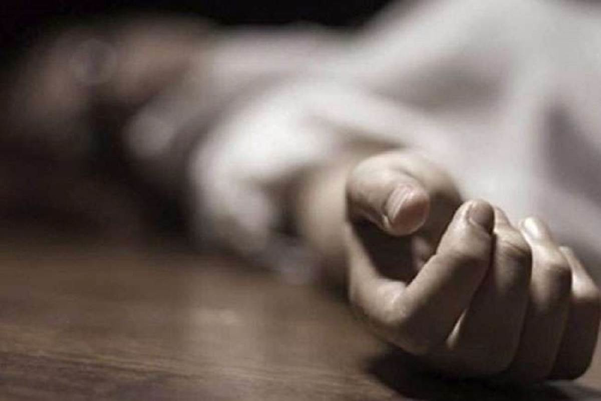 प्रेमी का नहीं मिला साथ तो  प्रेमिका ने खाया  जहर, घर में मचा कोहराम  - image