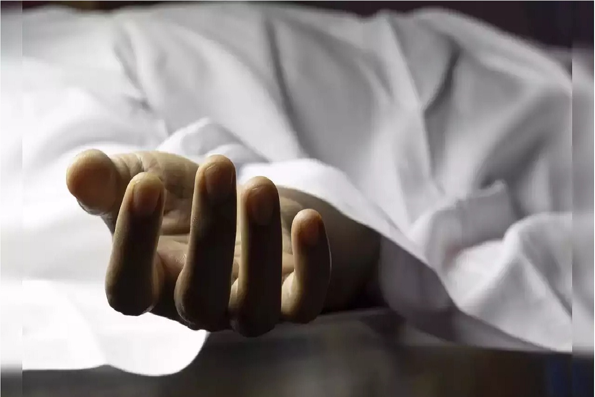 बारात में डांस कर रहे 3 युवकों पर चाकू से हमला, दो की तड़प कर मौत, एक पहुंचा
अस्पताल - image