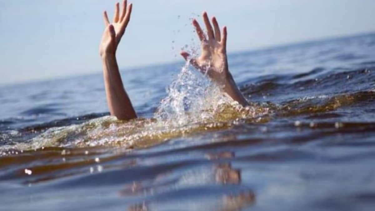 पेड़ से कच्चा आम तोड़ने गए चचेरे भाई बहन की तालाब में डूब कर मौत