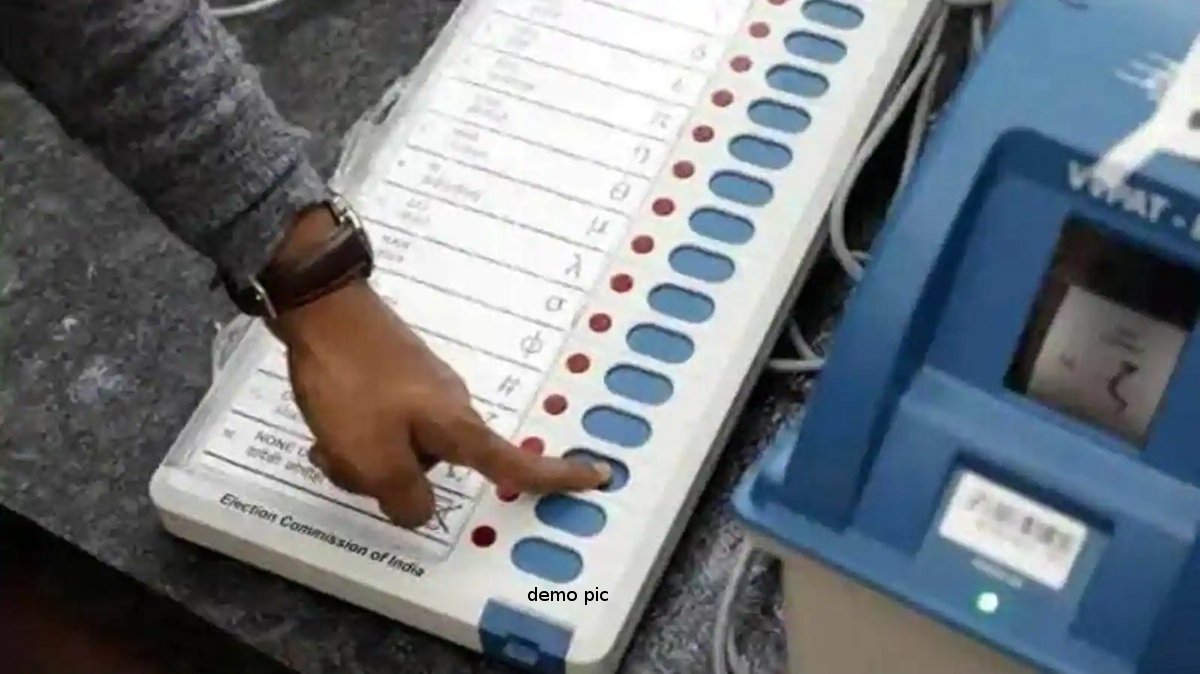 वोटिंग का वीडियो बनाकर किया वायरल, हो गई एफआईआर - image