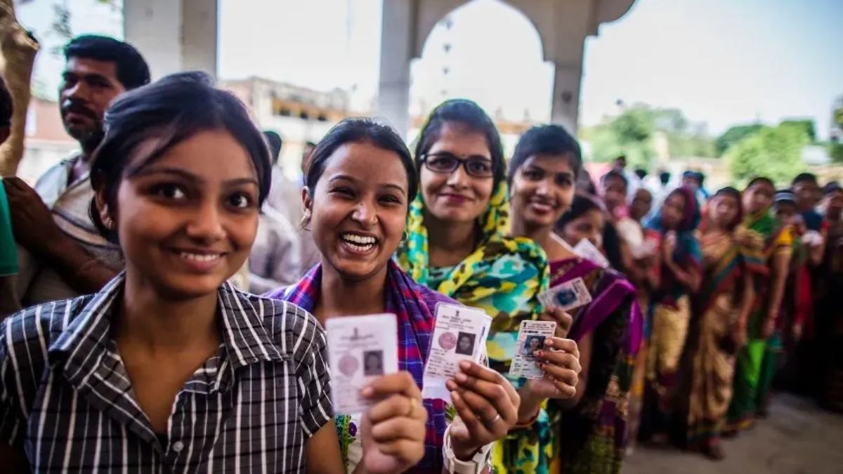 Lok Sabha Election 2024 : बूथ से दूर हुआ यूथ…90 से 62 फीसदी रह गया नवमतदाताओं का
मतदान - image