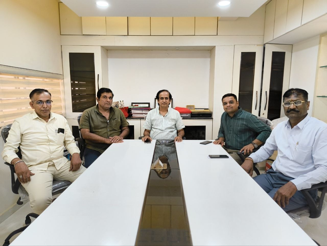 राजस्थान पत्रिका परिचर्चा में बोले प्रवासी- आबू रोड हवाईपट्टी को एयरपोर्ट के रूप
में विकसित कर नियमित उड़ानें शुरू कराई जानी चाहिए - image