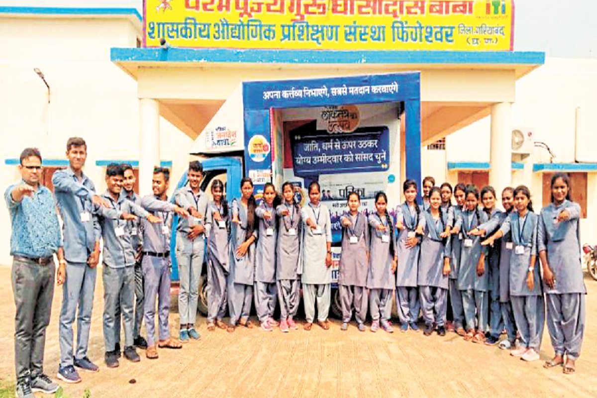 मेरा वोट, मेरी मर्जी: पैसों के लालच में आएंगे न जाति-धर्म देखेंगे देश को जो सही
रास्ते ले जाए, उसे ही चुनेंगे - image