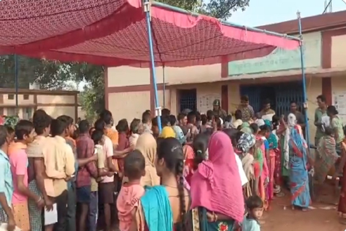 Bastar Lok Sabha Poll 2024: जहां नक्सलियों ने की थी भाजपा नेता की हत्या, वहां
हुई लोकतंत्र की जीत, बंपर वोटिंग से बनेगा नया रिकॉर्ड - image