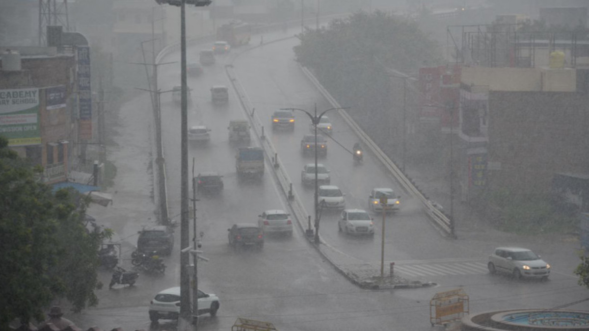 Weather Alert: राजस्थान में फिर पलटेगा मौसम, आंधी-बारिश और वज्रपात का बड़ा अलर्ट
जारी