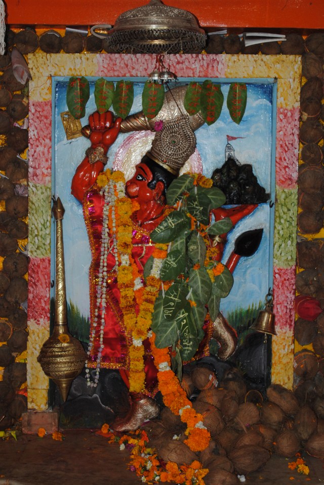 अखण्ड रामायण व सुंदरकांड पाठ का शुभारंभ हुआ। मानस पाठ का यह क्रम मंगलवार को प्रकटोत्सव तक चलेगा। शहर और आसपास स्थित हनुमान मंदिरों में जोरदार तैयारियां की गईं हैं।