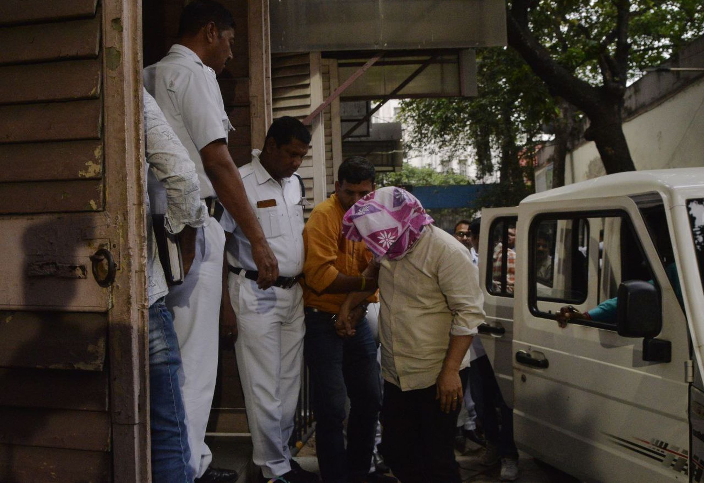 आतंकियों के निशाने पर अभिषेक बनर्जी, उनके घर की रेकी करने वाला गिरफ्तार - image