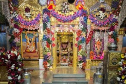 छह लाख श्रद्धालुओं ने किए सालासर बालाजी के दर्शन, मंदिर में नारियल बांधने का है
विशेष महत्व - image