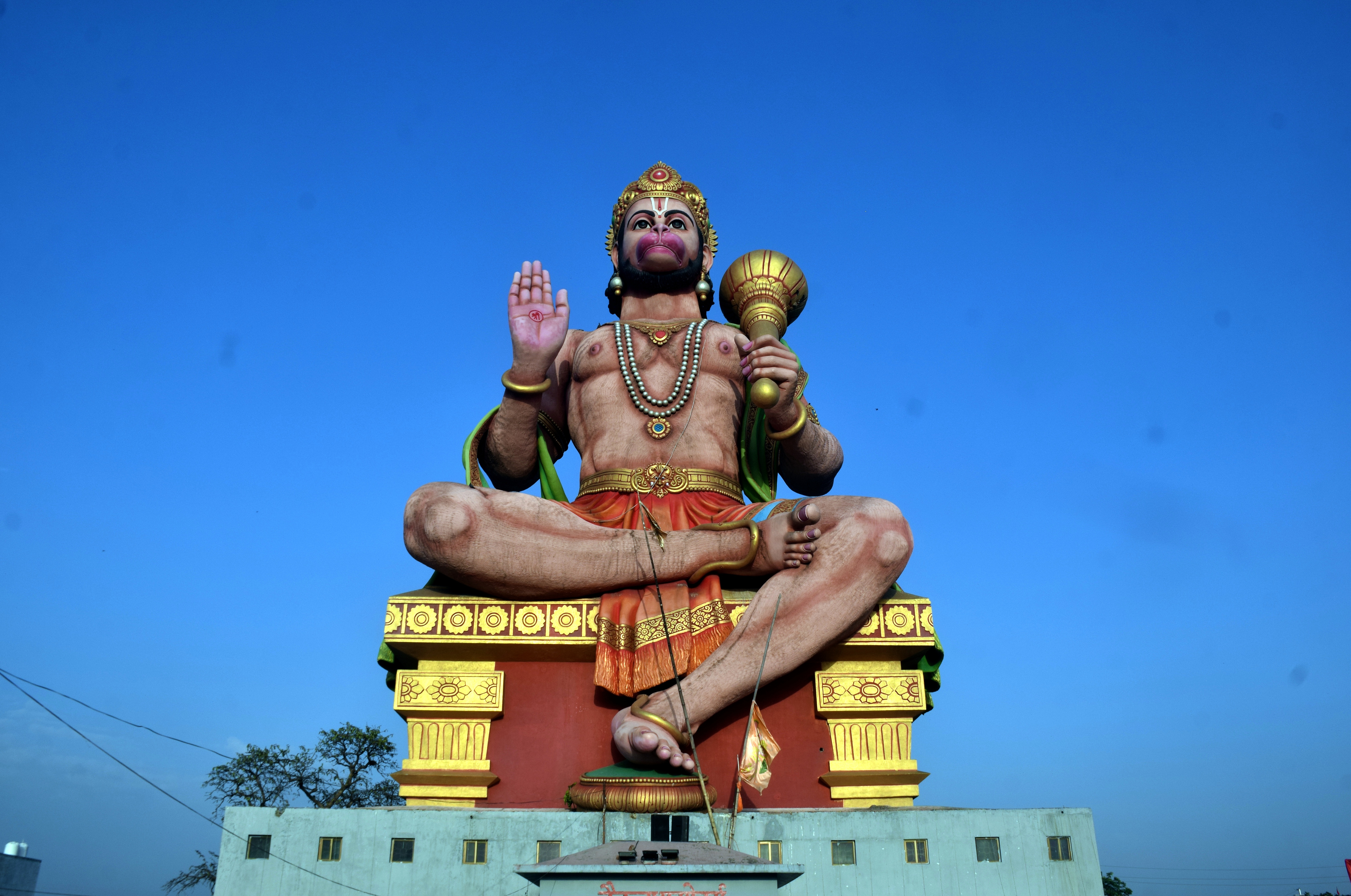 Hanumanbirthday इस शहर में हनुमान जी की विशेष कृपा, हजारों साल पुराने मंदिरों
में स्थापित हैं सिद्ध प्रतिमाएं - image