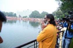 jharkhand: हे छठी मइया तोहर महिमा अपार… गीतों से गूंजा नदी का तट - image